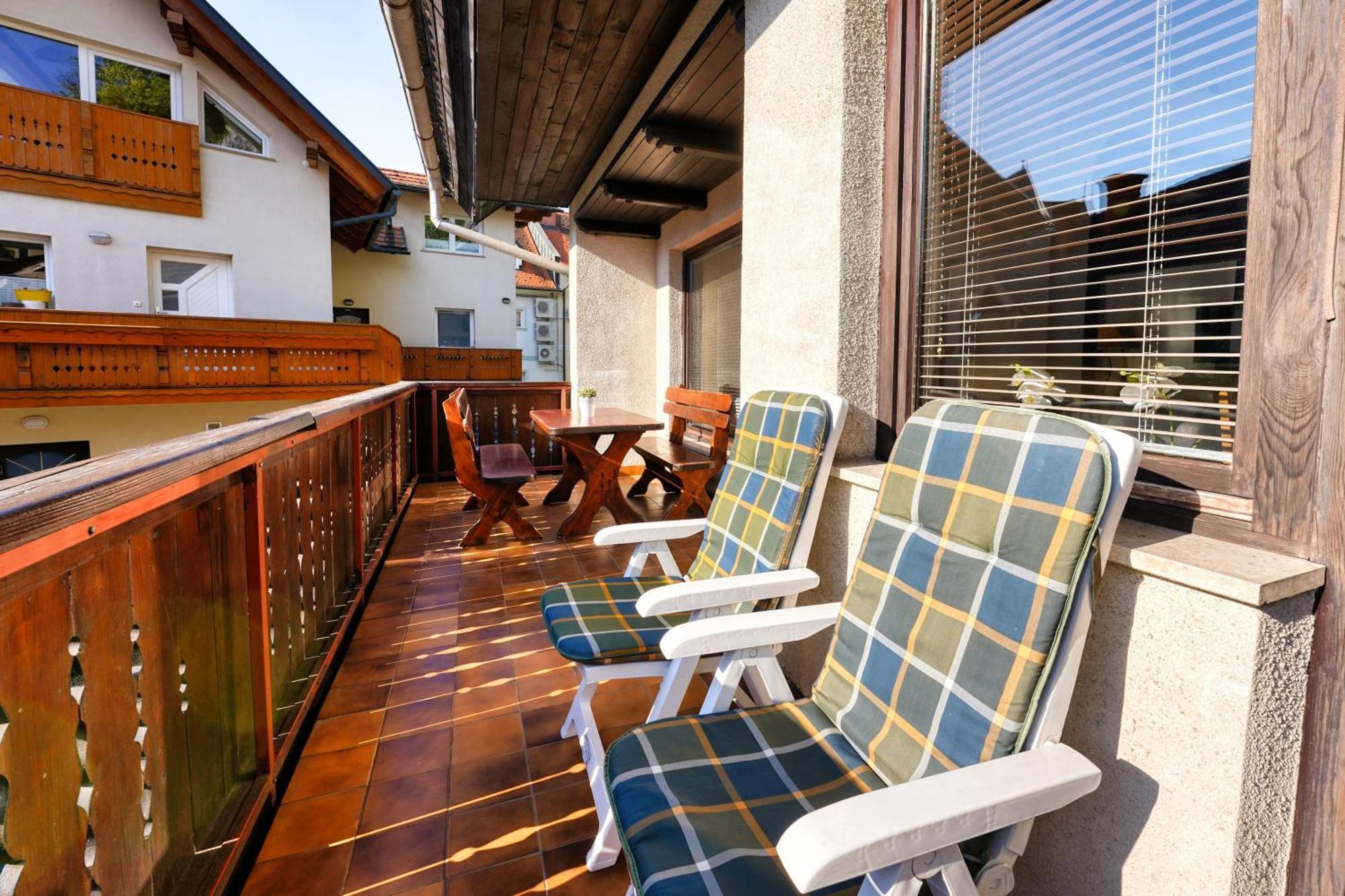 Castle Way Apartments Tamy Bled Bagian luar foto